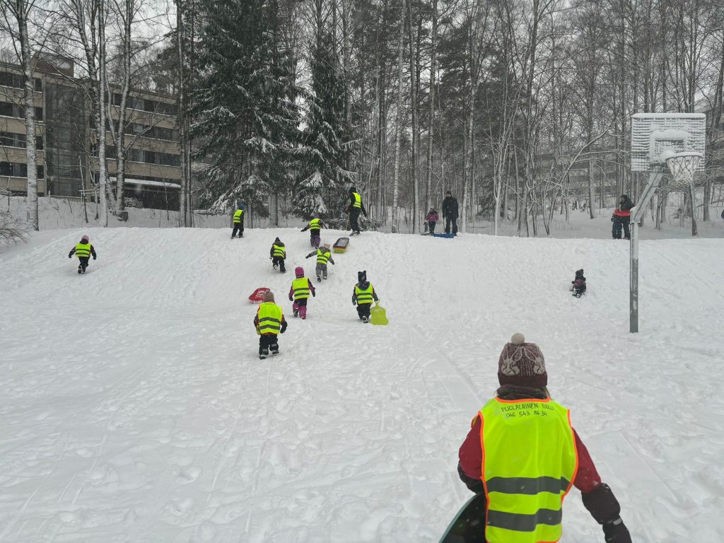 Przedszkolna wycieczka na sanki!