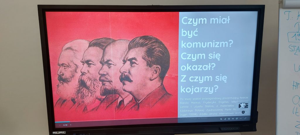 Klasa licealna krytycznym okiem spogląda na komunizm